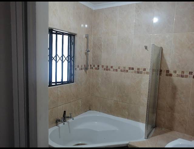 4 bed property to rent in KIBLER PARK